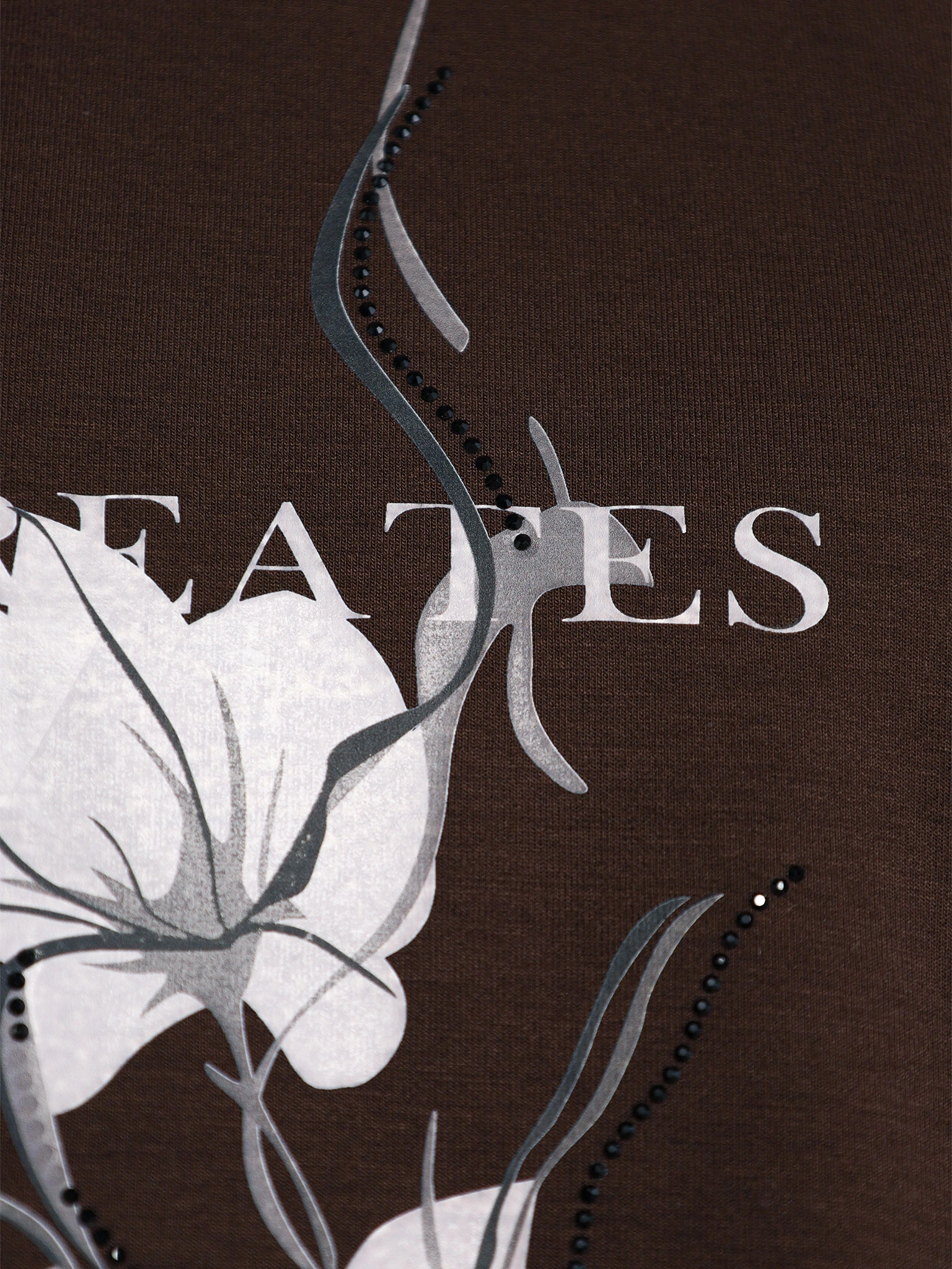 Джемпер темно-коричневого цвета со стразами